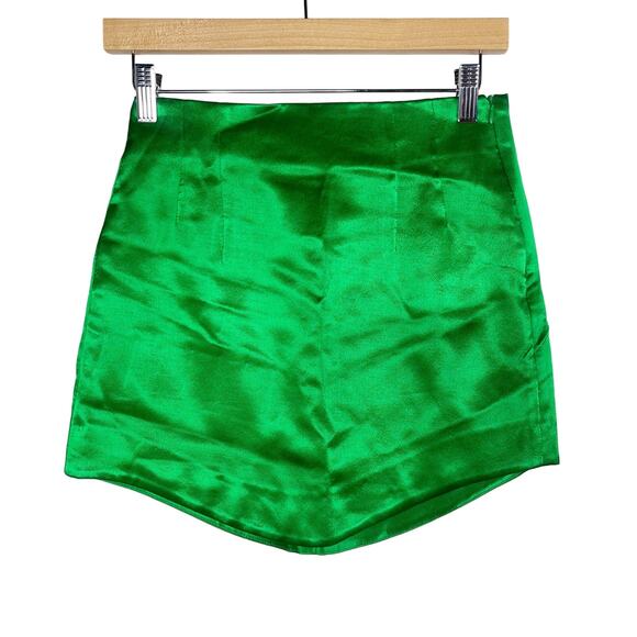 Zara Womens XSmall XS Kelly Green Satin Mini Skirt Asymmetrical Blogger Fave - Picture 1 of 10